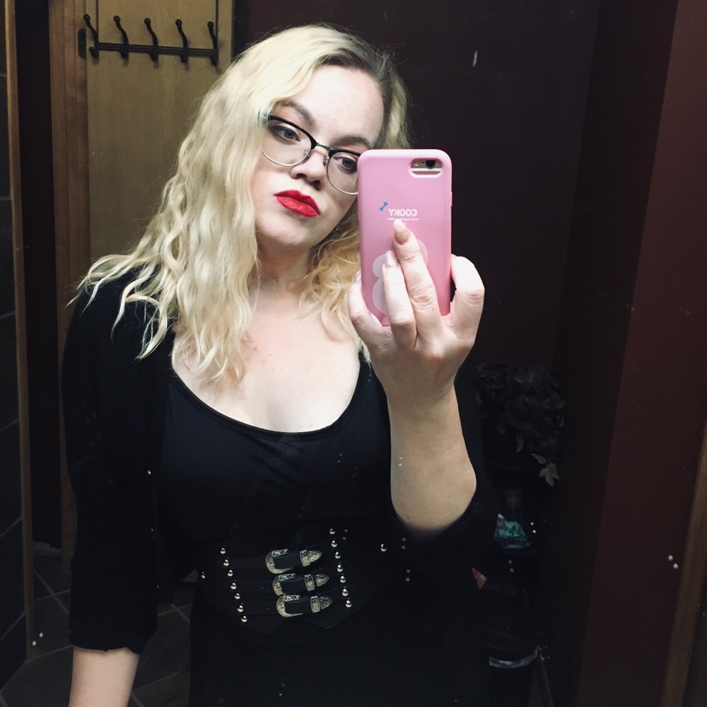Meet your Posher, Cassandra